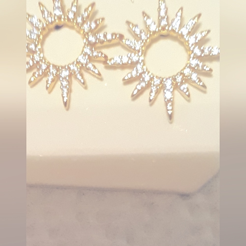 GORGEOUS CZ Sunburst Earring Studs in 18kt gold plated NEW